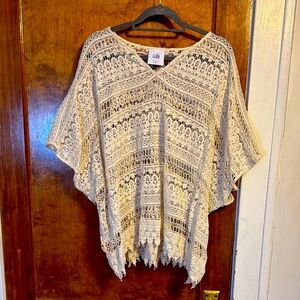 Cabi Size Large Capri Ivory Oversized top #5026 cover up, Love Carol